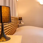 Hotel Logis - Au Colombier Du Touron