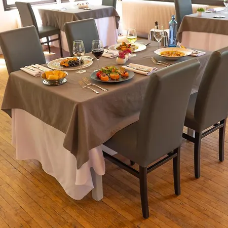 Hotell Logis - Au Colombier Du Touron