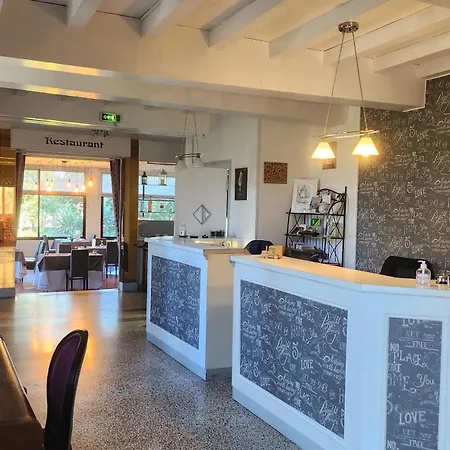 Au Colombier Du Touron
