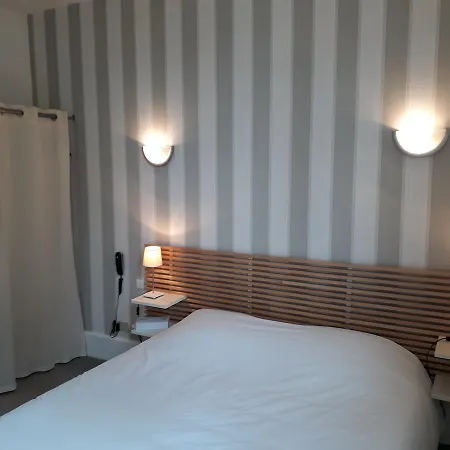 Hotel Logis - Au Colombier Du Touron